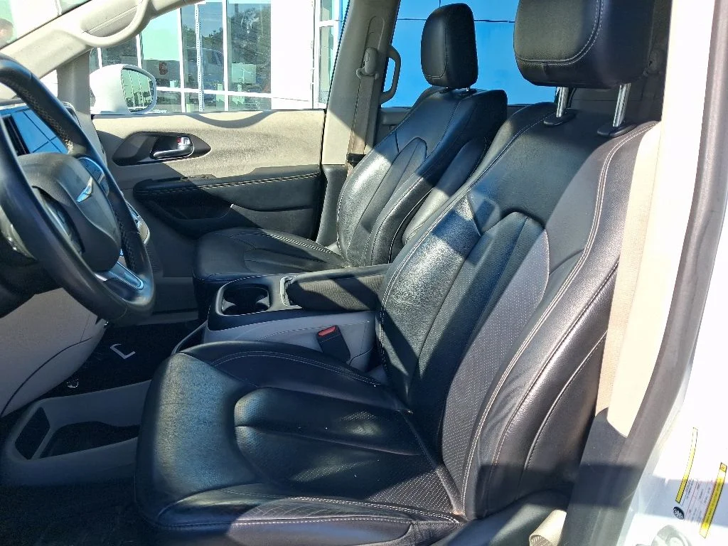 Used 2022 White Chrysler Touring L image 16
