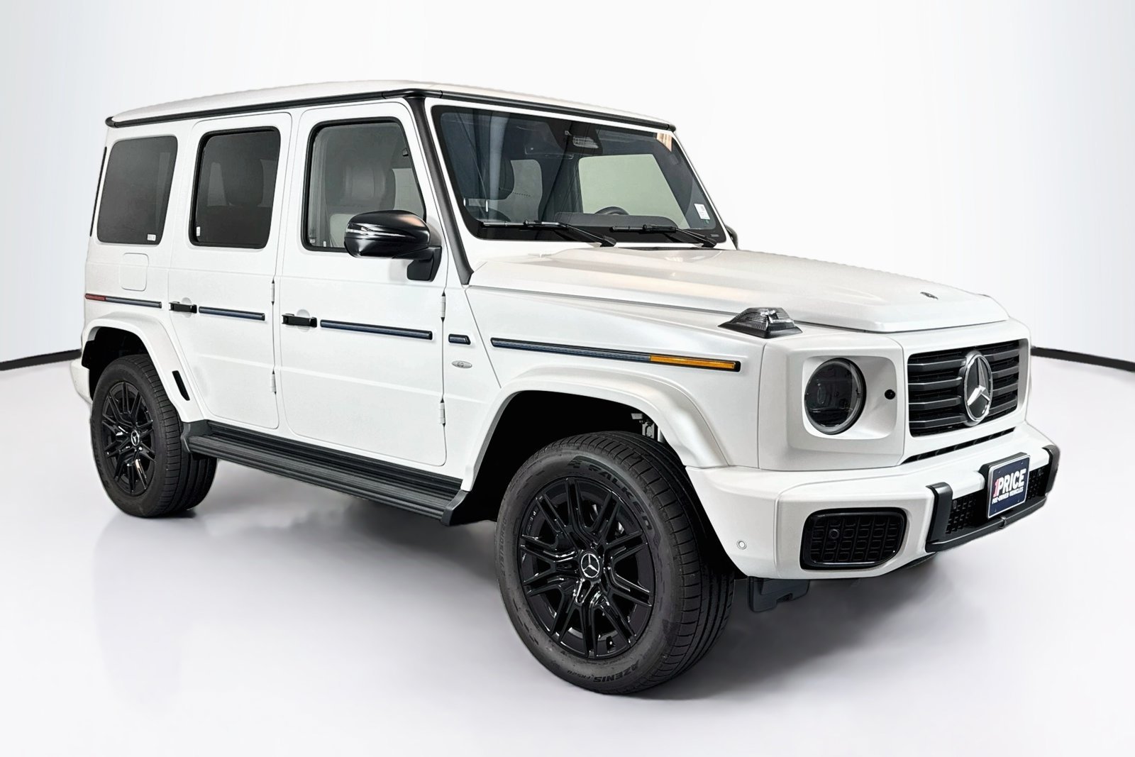 Used 2025 Manufaktur Moonlight White Magno Mercedes-Benz G 580e image 3