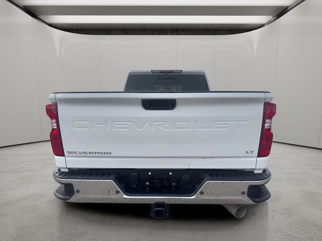 Used 2020 Summit White Chevrolet LT image 4