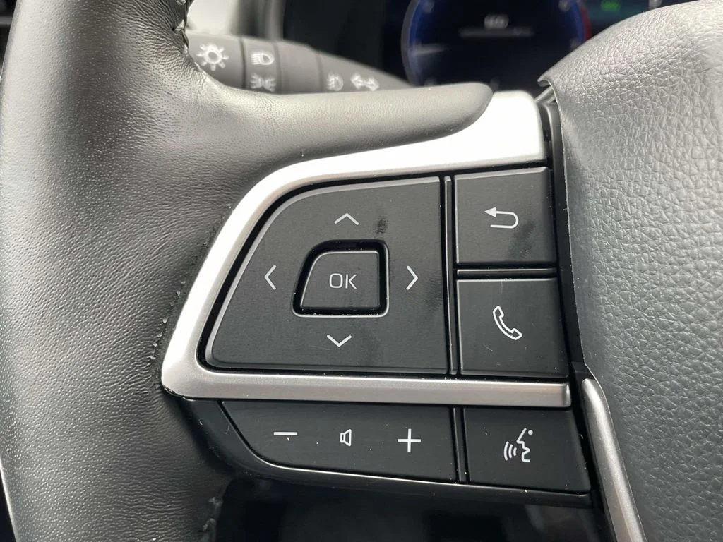 Used 2024 Wind Chill Pearl Toyota Platinum image 13
