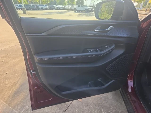 Used 2025 Red Jeep Altitude X image 10