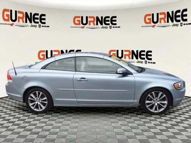Used 2010 Blue Volvo T5 image 2