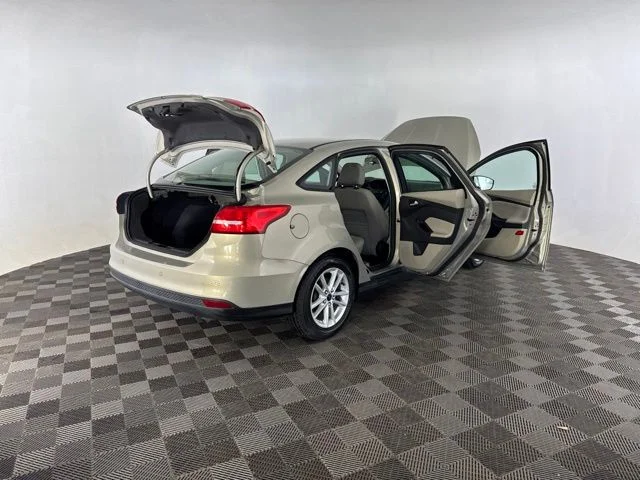 Used 2016  Ford SE image 17