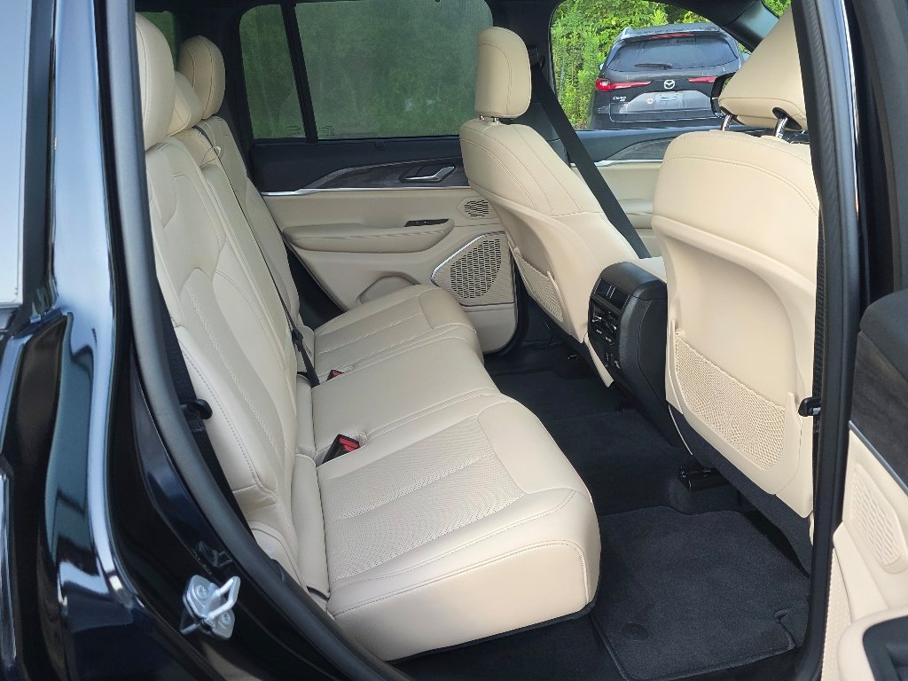 Certified Used 2025 Diamond Black Crystal Pearl Coat Jeep Limited image 24