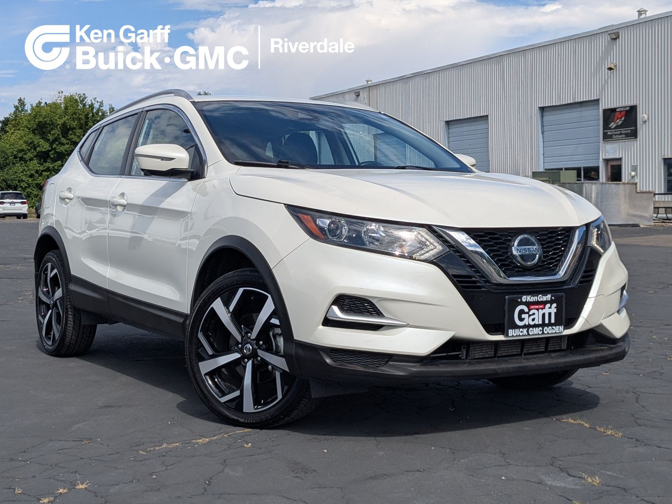 2022 Nissan Rogue Sport SL AWD's photo