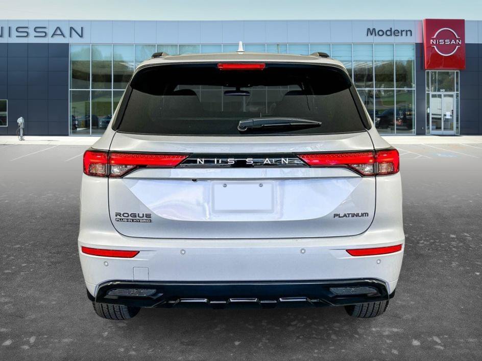 Used 2026 Alpine Frost Nissan Platinum image 3