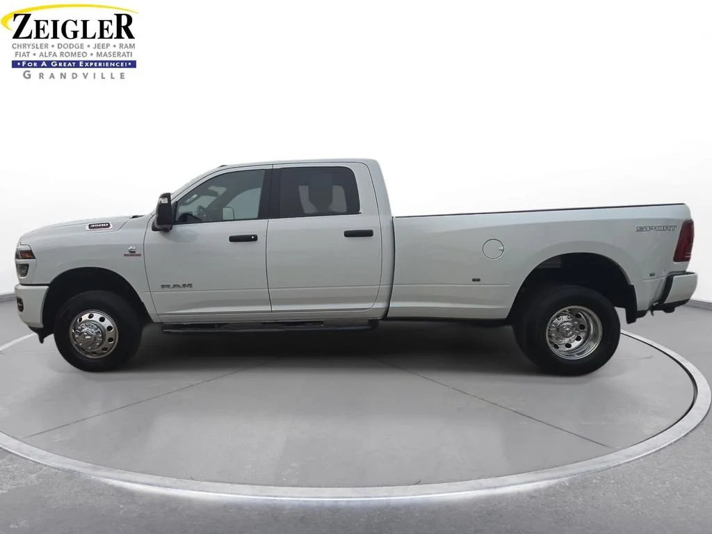 Used 2025 White Ram Big Horn image 8