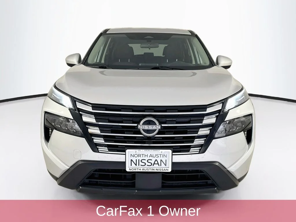 Used 2025 Silver Nissan SV image 2