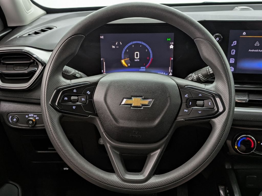 Used 2025 White Chevrolet LT image 25