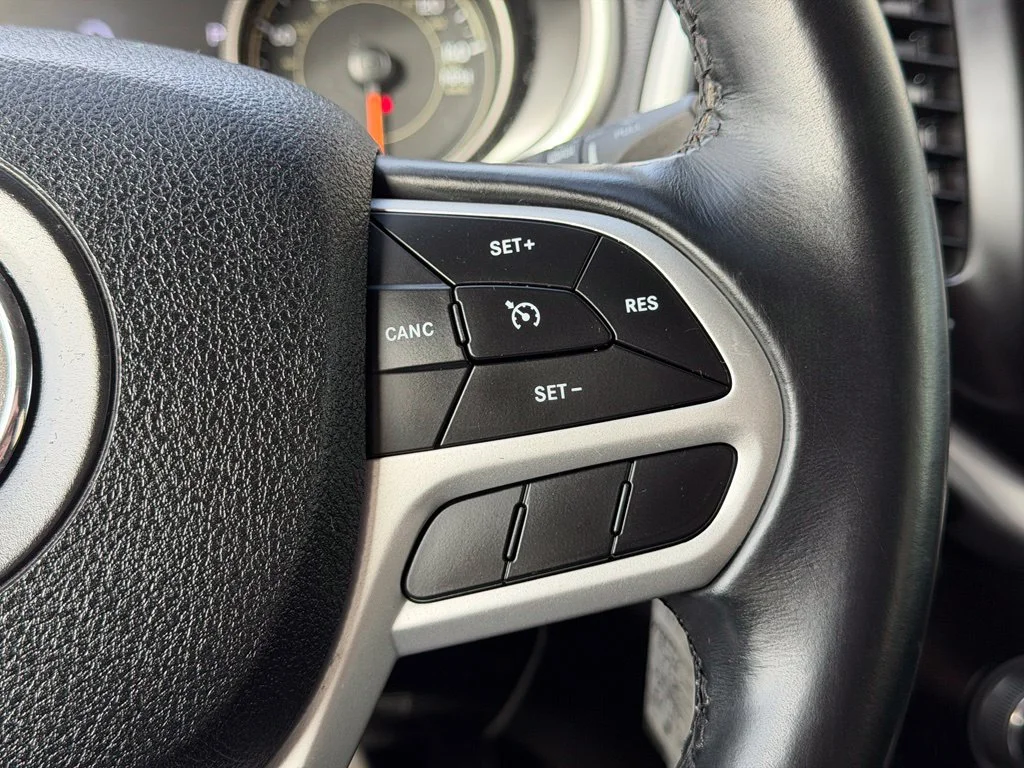 Used 2017 White Jeep Trailhawk image 16