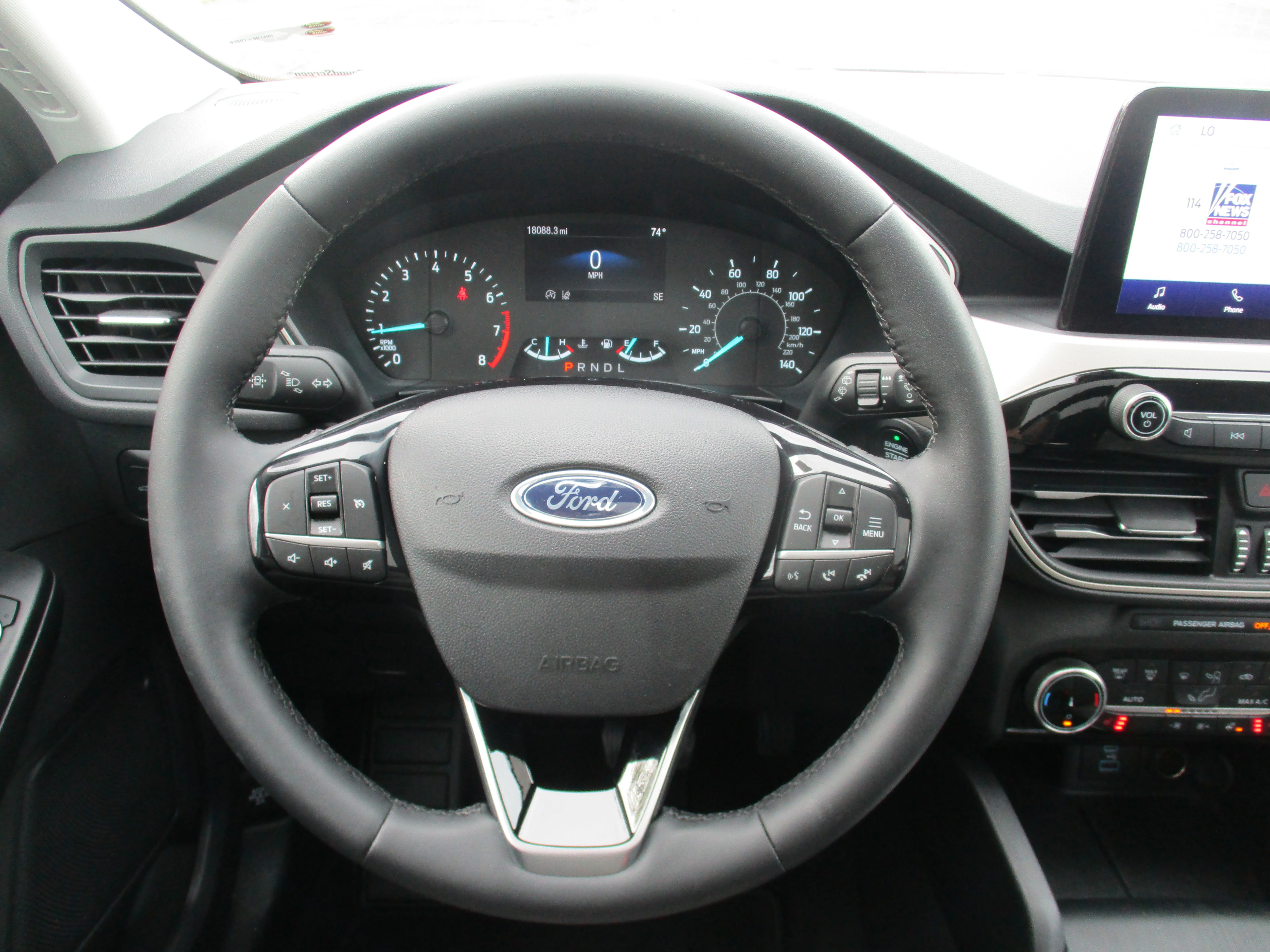 Used 2022 Rapid Red Metallic Tinted Clearcoat Ford SE image 8