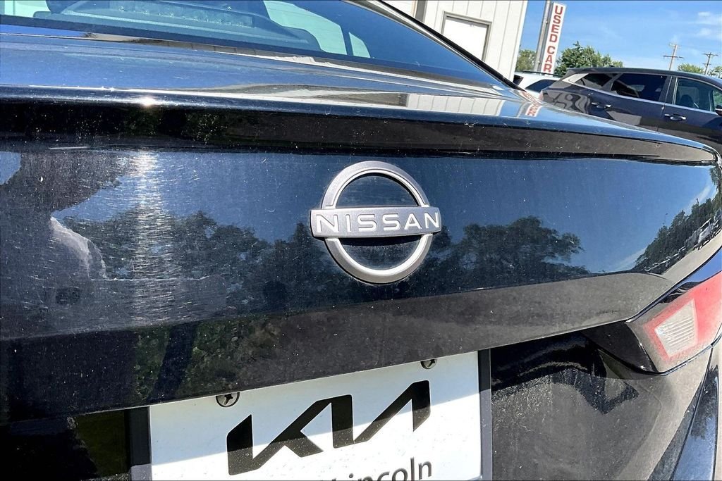 Used 2025 Super Black Clearcoat Nissan 2.5 SV image 22