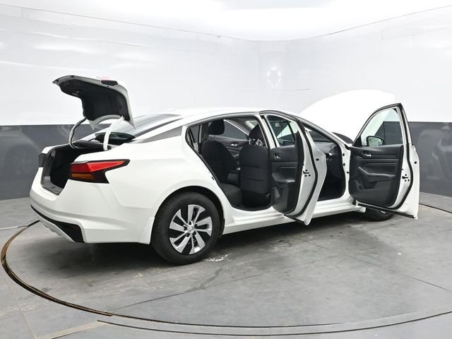 Used 2020 White Nissan 2.5 S image 54