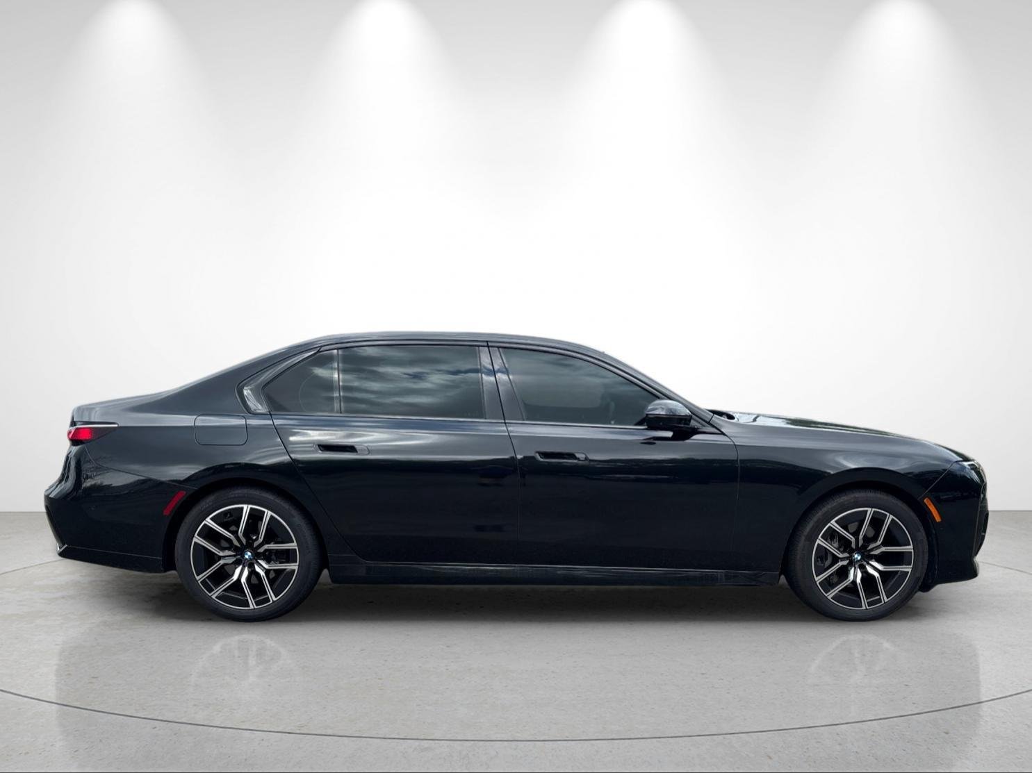 Used 2024 Black Sapphire Metallic BMW 740i image 6