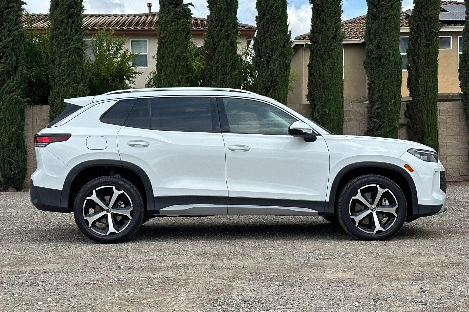 New 2026 Pure White Volkswagen SE image 3