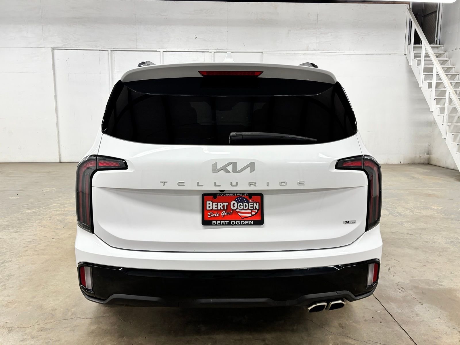 Used 2024 White Kia EX X-Line image 6