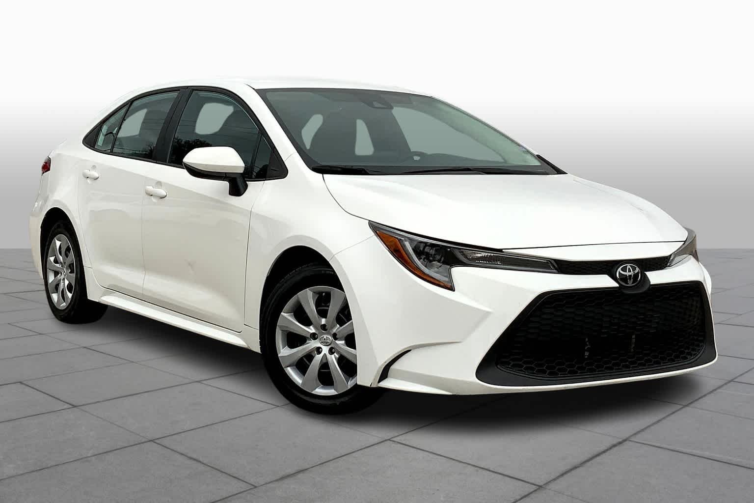 Used 2022 White Toyota LE image 3