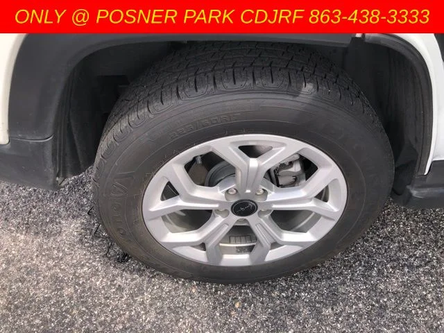 Used 2025 White Jeep Latitude image 8