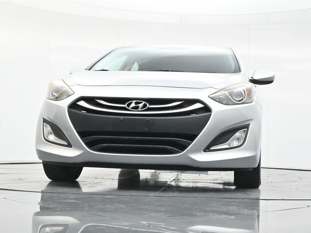 Used 2013 Shimmering Silver Metallic Hyundai Base image 44