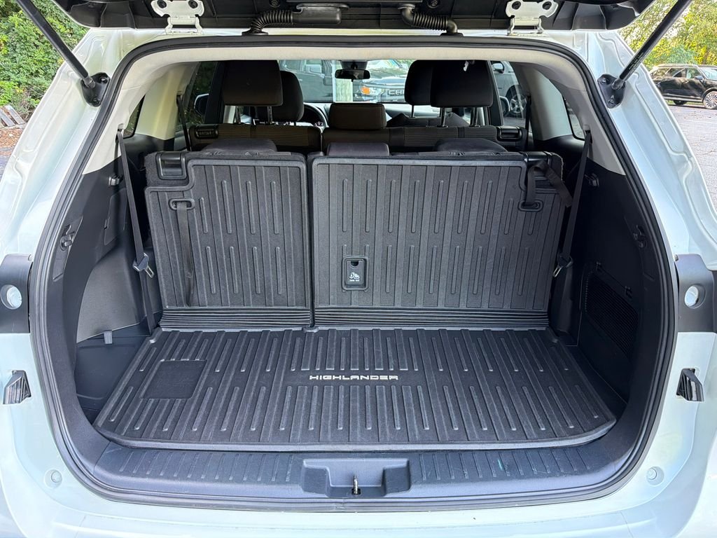 Used 2022 Beige Toyota L image 18