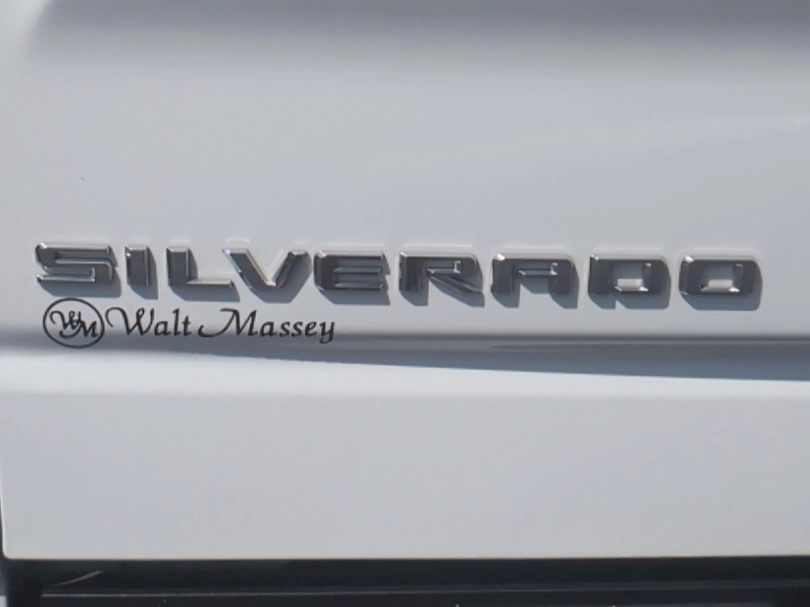 Used 2025 Summit White Chevrolet RST image 6