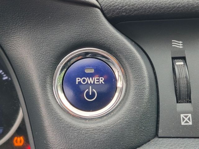 Used 2016 Black Lexus 200h image 17