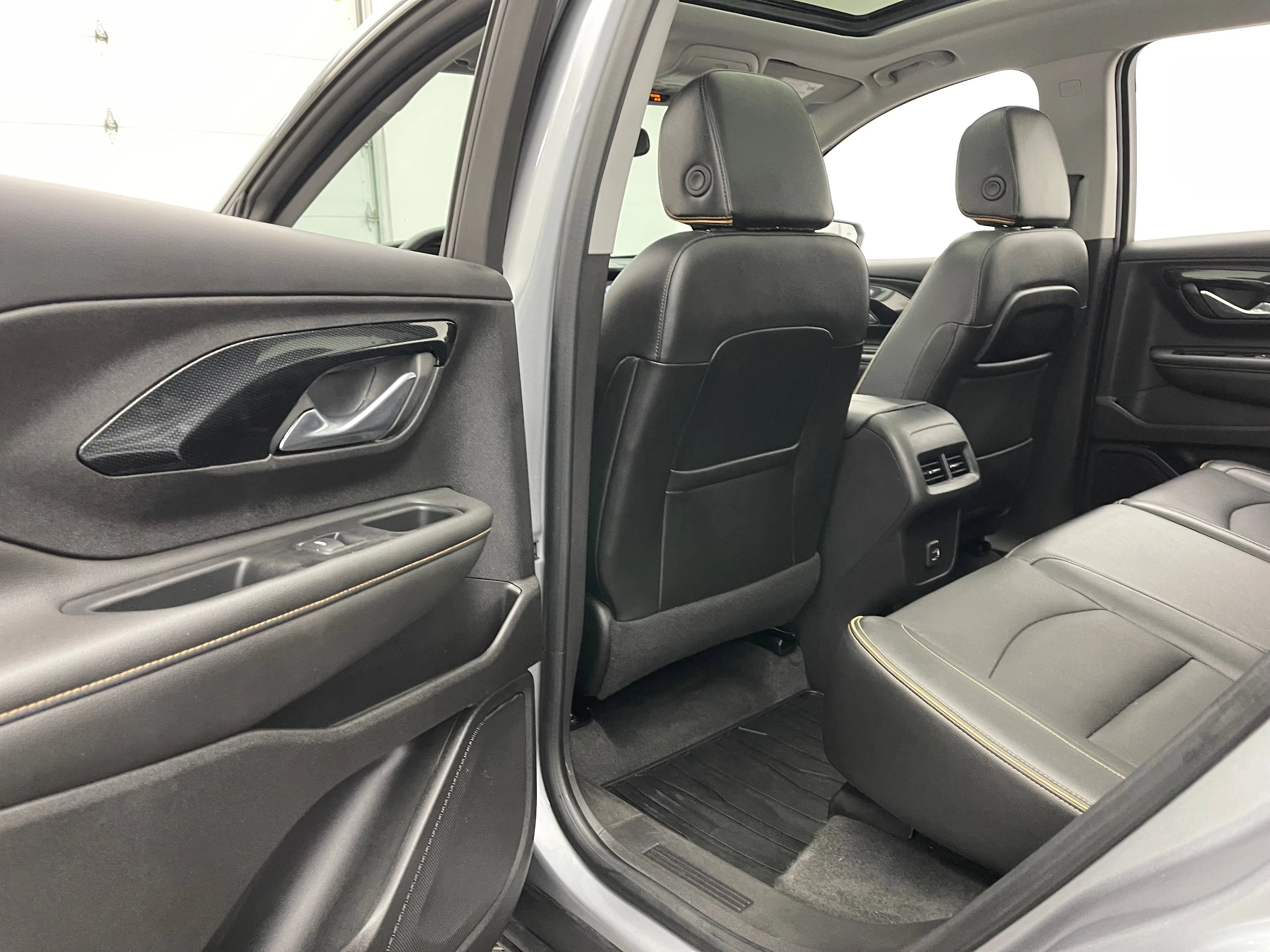 Used 2024 Sterling Metallic GMC AT4 image 38