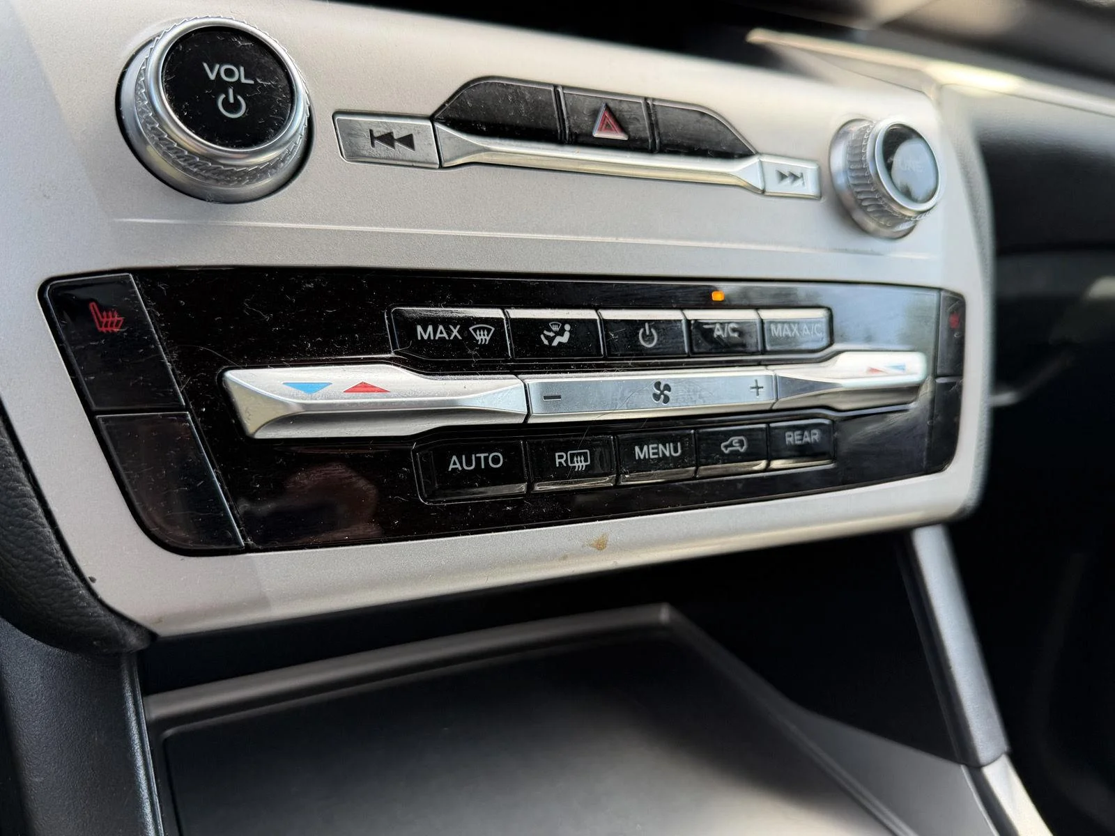 Used 2024 Iconic Silver Ford XLT image 8