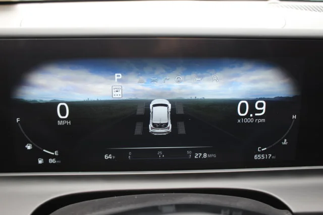 Used 2024 White Kia S image 18