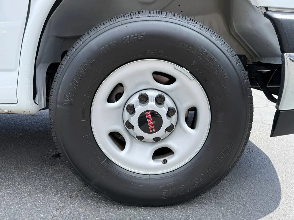 Used 2025 Summit White GMC Work Van image 19