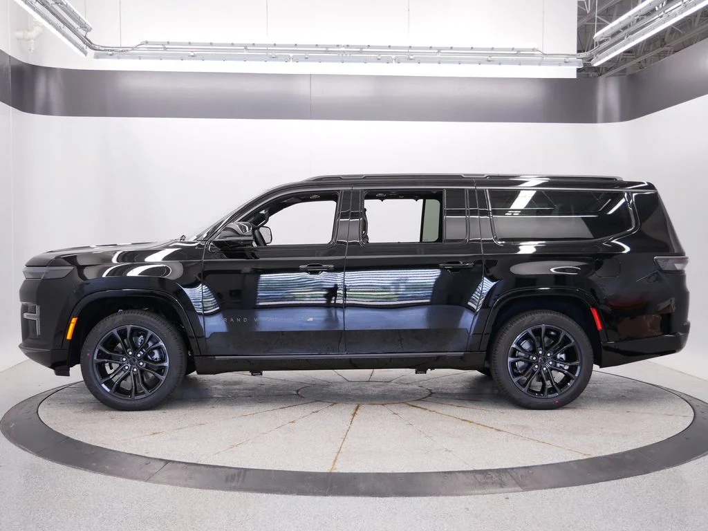 New 2026 High Gloss Black Jeep Summit Reserve image 2
