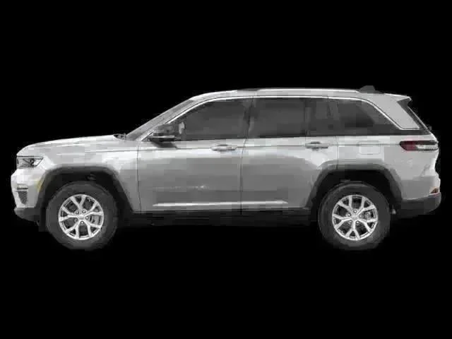 New 2025 Silver Zynith Exterior Paint Jeep Laredo X image 3