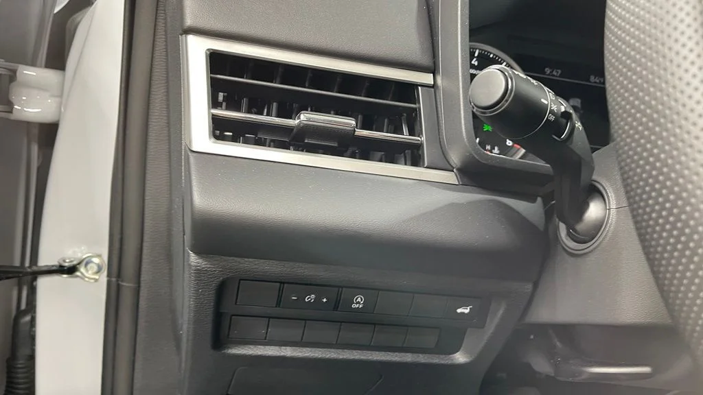 New 2026 White Diamond/Black Roof Mitsubishi TRAIL EDITION S-AWC image 7