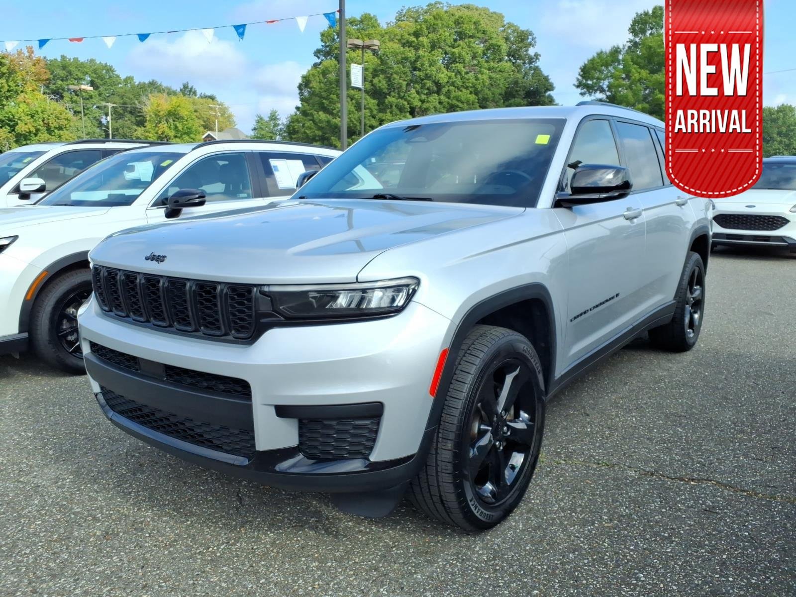 Used 2021 Silver Zynith Jeep Altitude image 1