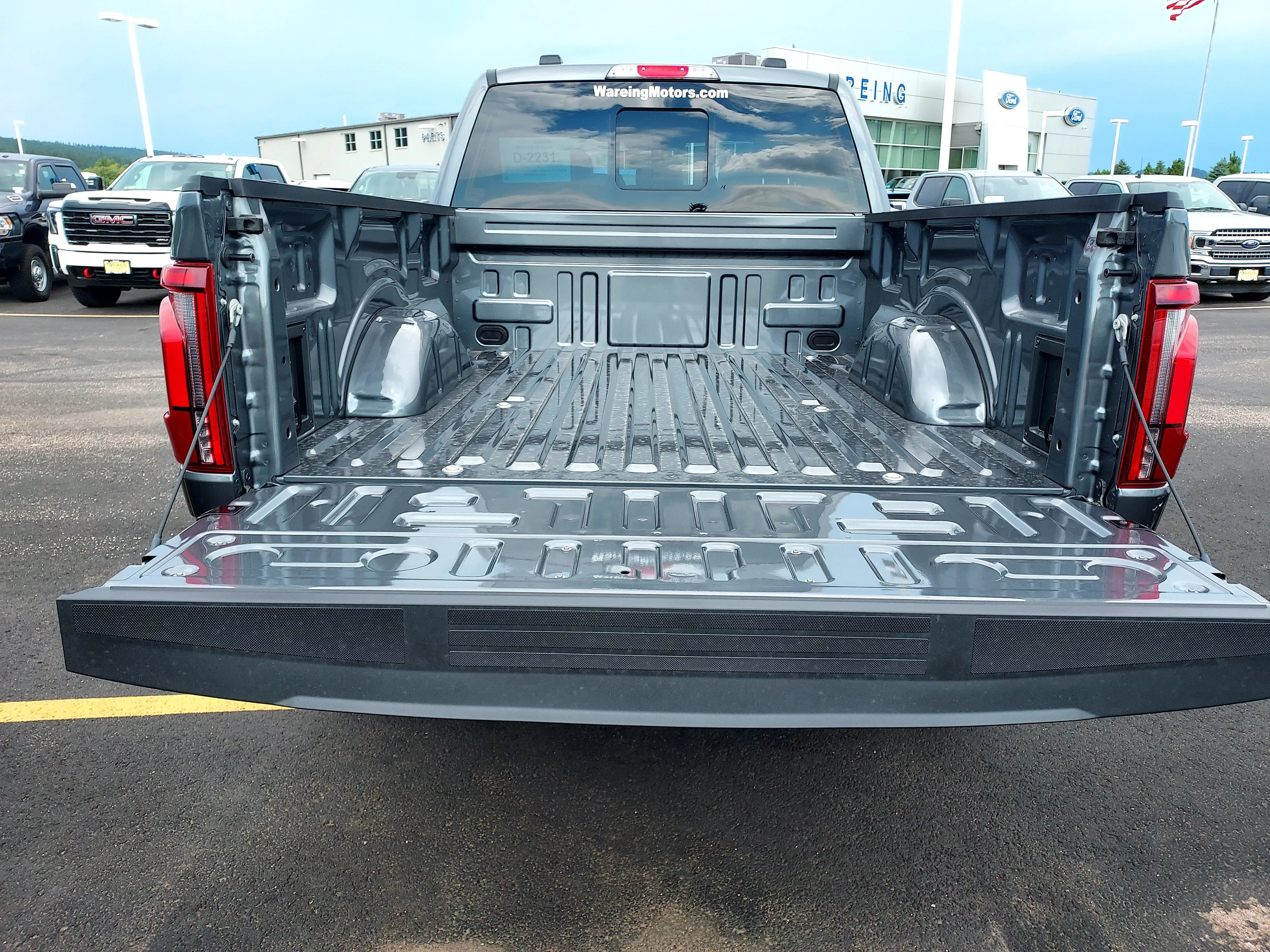 New 2026 Carbonized Gray Metallic Ford LARIAT image 7