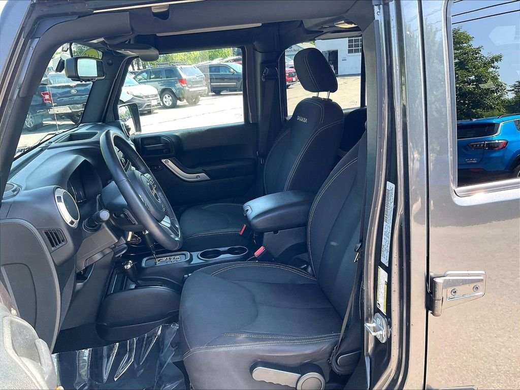 Used 2018 Gray Jeep Unlimited Sahara image 10