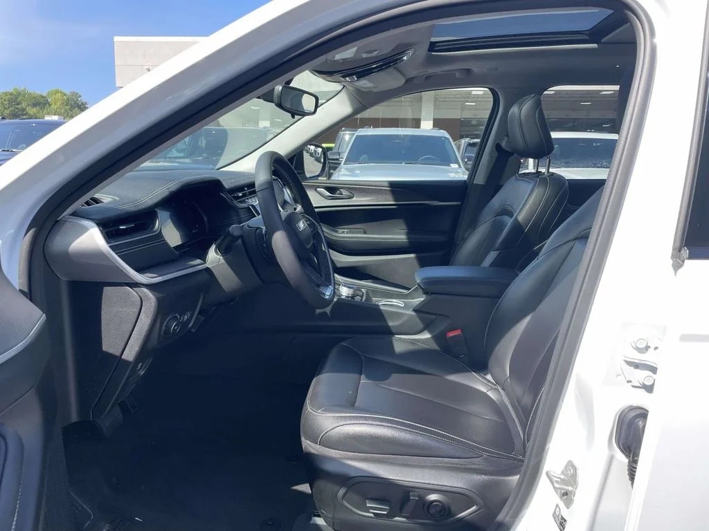 Used 2023 White Jeep Limited image 23