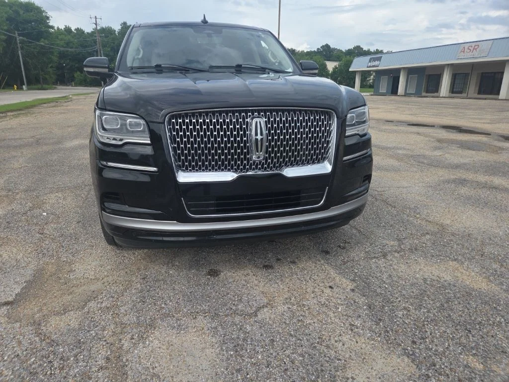 Used 2022 Black Metallic Lincoln Reserve image 2
