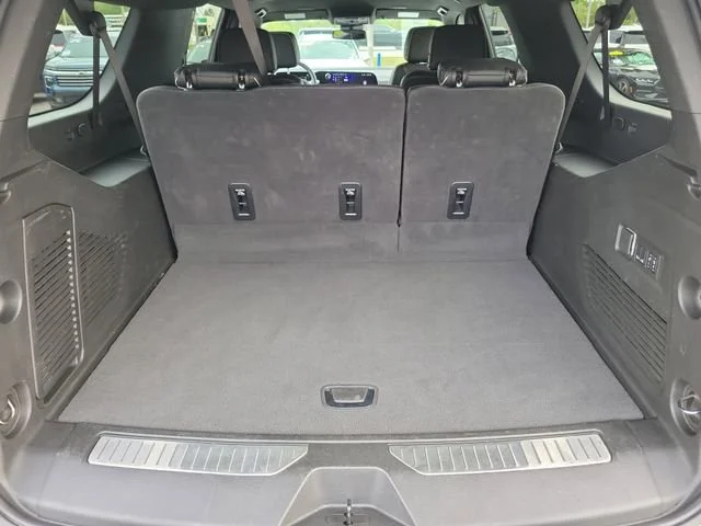 2025 Chevrolet Suburban Premier - Photo 11
