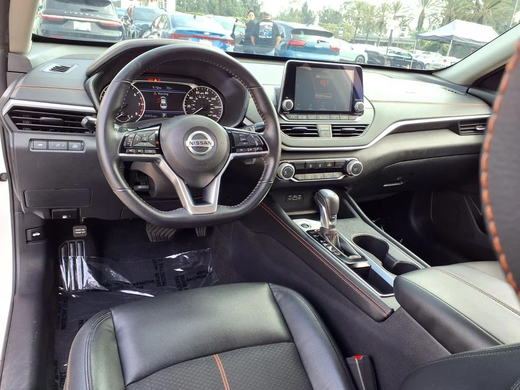 Used 2020 White Nissan 2.5 SR image 13