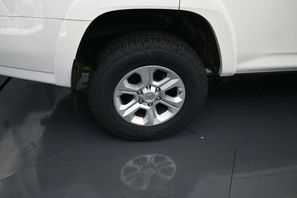 Used 2018 White Toyota SR5 image 10