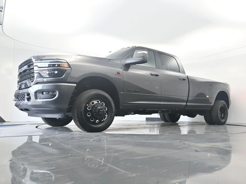 New 2026 Granite Crystal Metallic Clear-Coat Exterior Paint RAM Laramie image 34