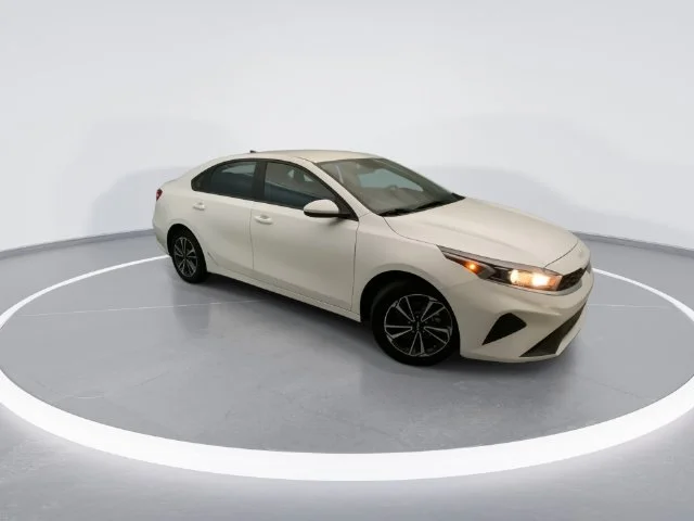 Used 2024 White Kia LXS image 8