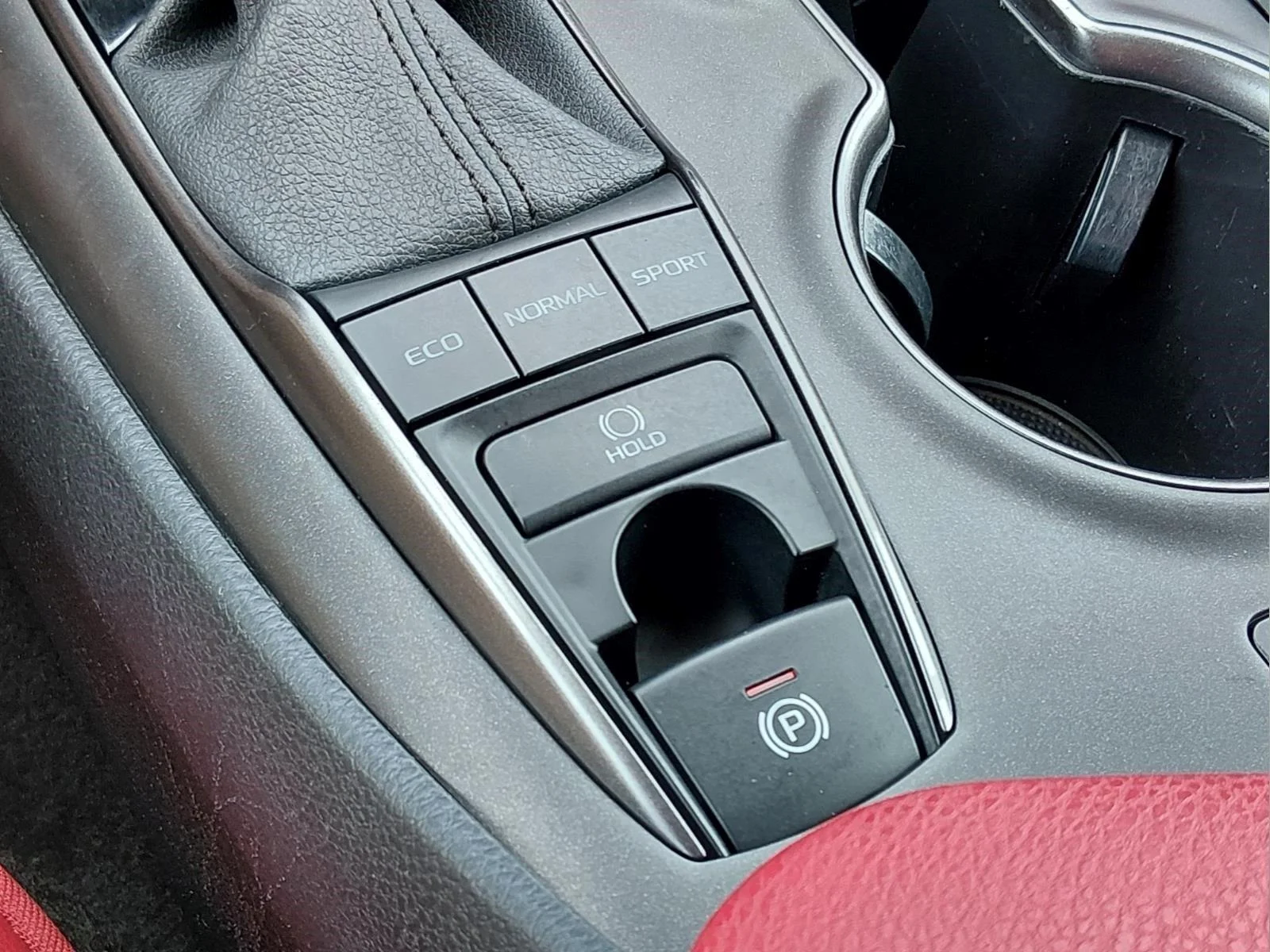 Used 2021 Wind Chill Pearl Toyota XSE image 28