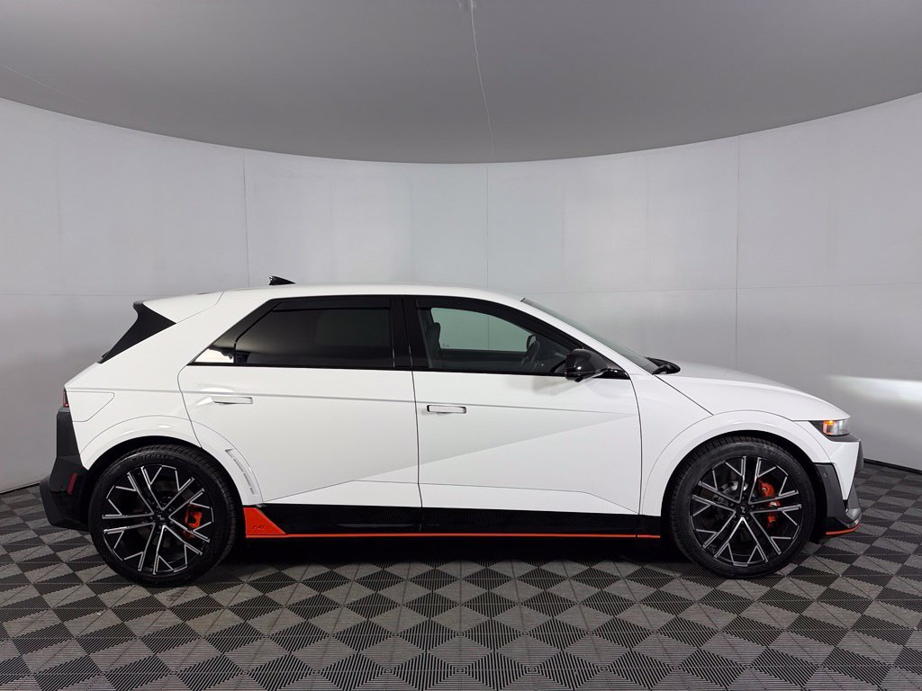 Used 2025 White Hyundai Base image 7