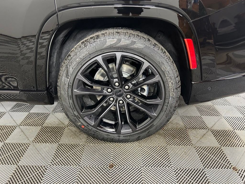 New 2026 High Gloss Black Jeep Summit Obsidian image 20