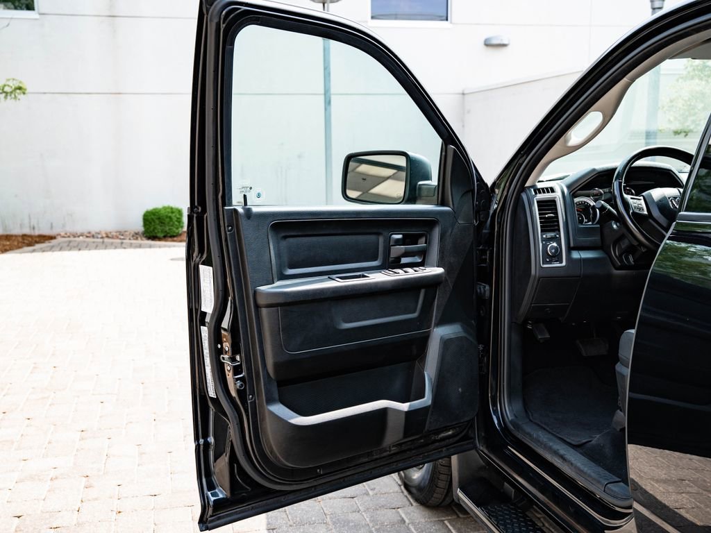 Used 2023 Diamond Black Crystal Pearlcoat Ram Tradesman image 25