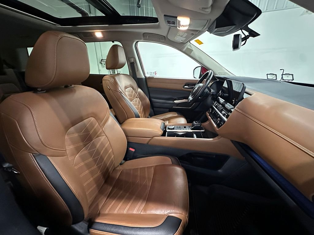 Used 2022 Red Nissan Platinum image 28