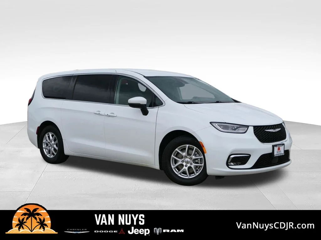 Used 2023 White Chrysler Touring L image 1