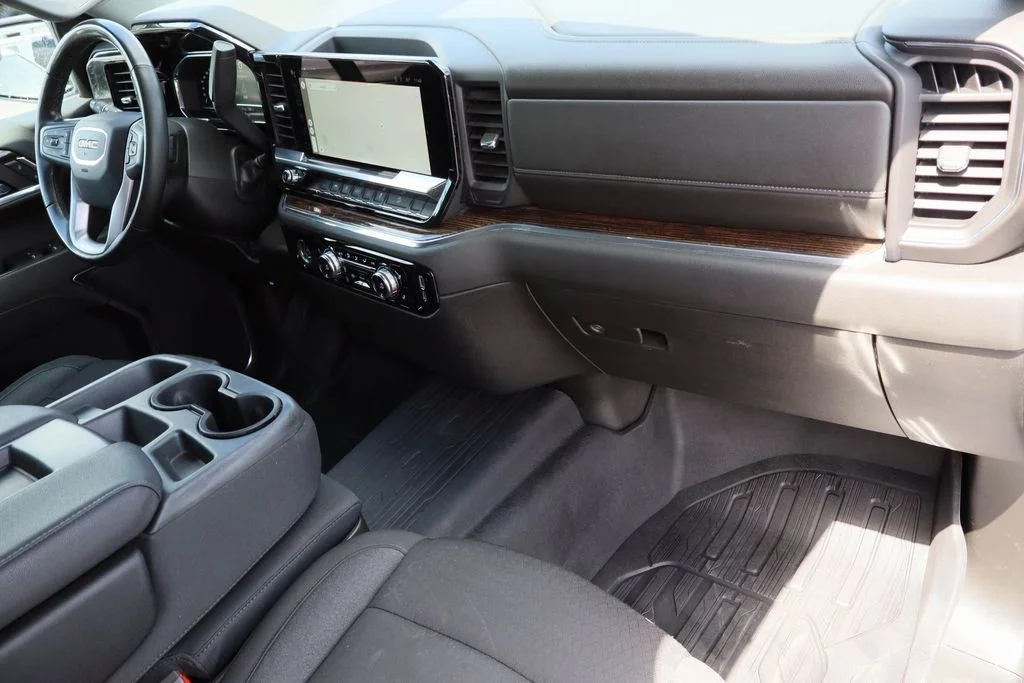 Used 2024 Gray GMC Elevation image 28